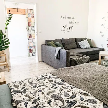 Charming Old Town With Ac In דירה